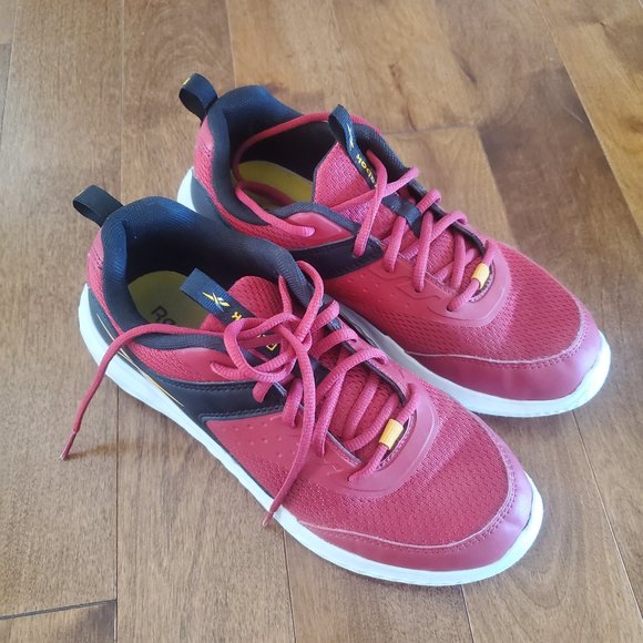 Boy's Sneakers | Reebok | Size 5 - Picture 1 of 4